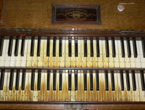clavier-orgue-Bayonne-avant-restauration